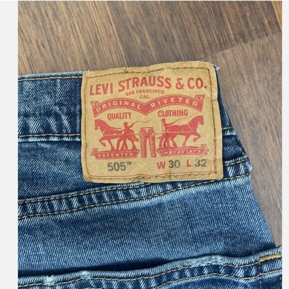 Levi's 505 Medium Wash Men's Jeans 30x32 - Picture 2 of 3